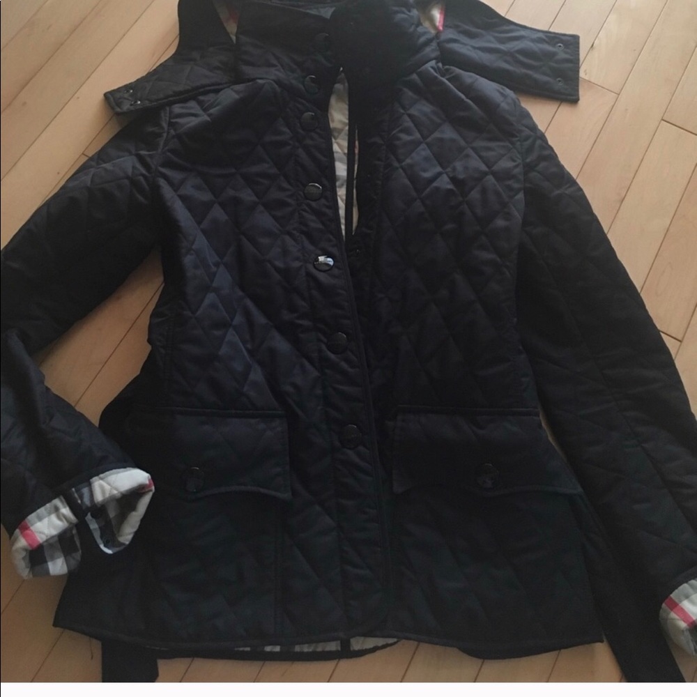 Burberry Quilted Black Jacket with Belt - Picture 2 of 6